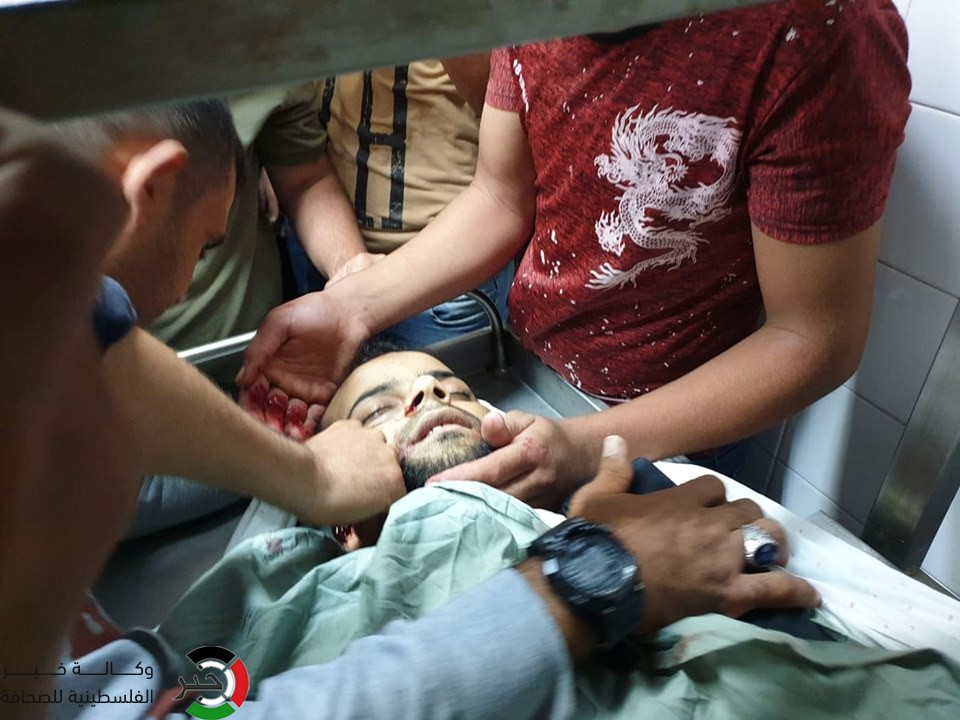 بالصور: شهيدان وإصابة آخر جراء قصف إسرائيلي شرق خانيونس