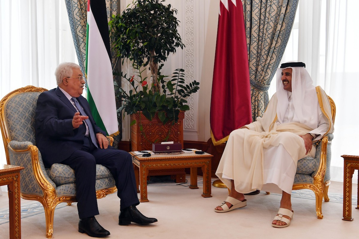 هذا ما بحثه الرئيس عباس مع أمير قطر في الدوحة
