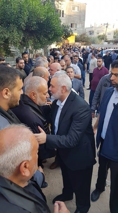 هنية يقدم واجب العزاء لعائلة أبو العطا
