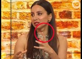 شاهدوا: لقاء تلفزيوني يكشف "كارثة" في رقبة المذيعة