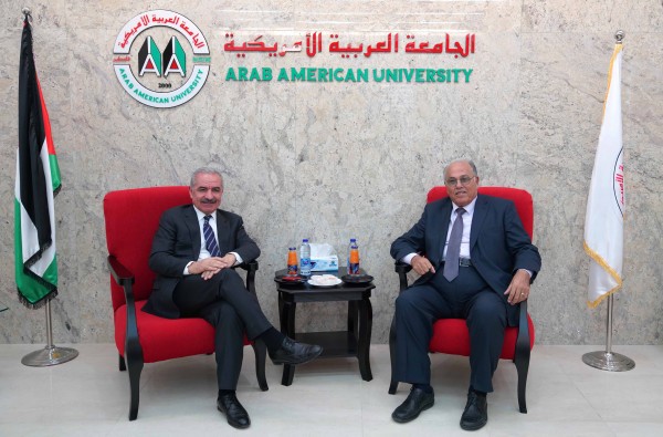 اشتية يزور الجامعة العربية الأمريكية في جنين