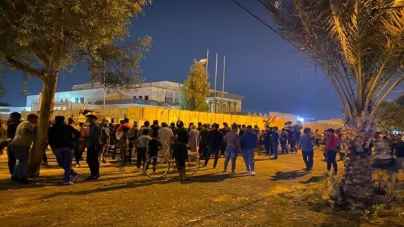 تظاهرات أمام القنصلية الإيرانية في كربلاء مطالبة بطرد البعثة الدبلوماسية