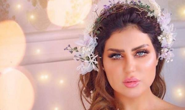 بالفيديو: النجمة  الكويتية "حليمة بولند" تثير الجدل بطريقة دخولها إلى هذا المسجد