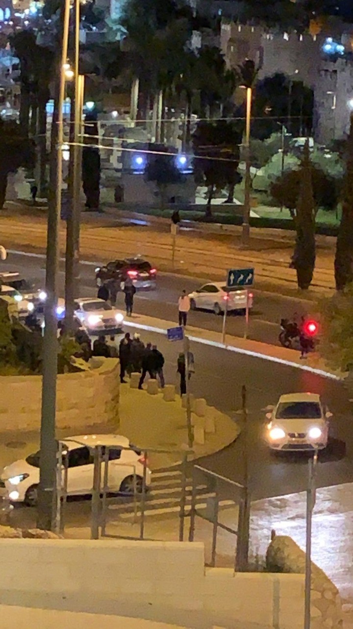 وفاة شا عربي متأثرًا بجراحه إثر تعرضه لجريمة طعن في تل أبيب