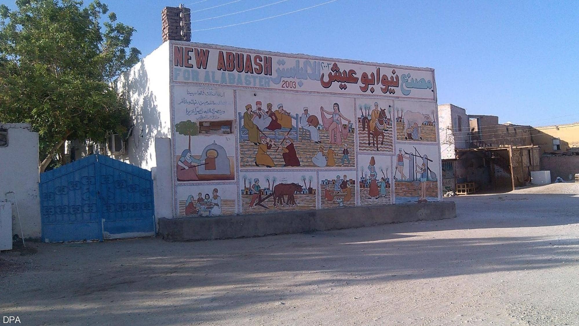 بالصور: عائلات "مصرية" تتوارث حرفاً وفنوناً "فرعونية" منذ 3500 عام