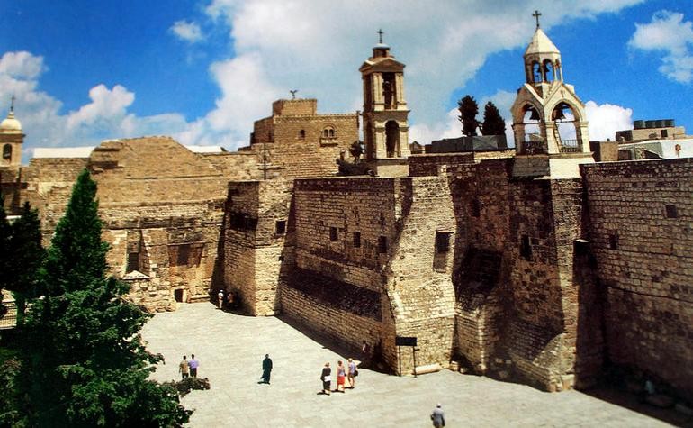 الاحتلال يمنع 200 مسيحي من مغادرة غزة للاحتفال بأعياد الميلاد