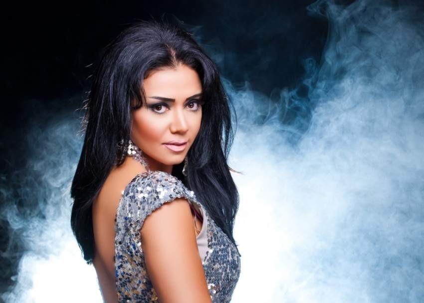 بالفيديو: الفنانة المصرية "رانيا يوسف" بالحجاب في "صندوق الدنيا"