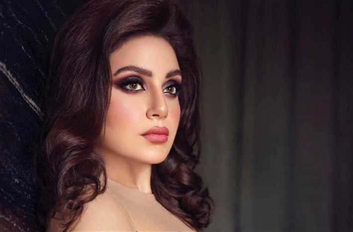 ابنة الفنانة اللبنانية "هيفاء وهبي" تعلن وفاة جدها
