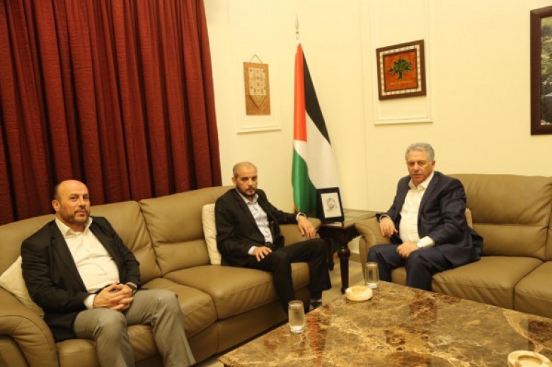وفد من حركة "حماس" يلتقي بالسفير الفلسطيني في لبنان