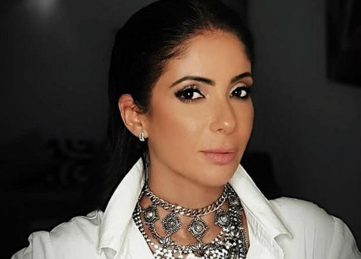 أول ظهور للفنانة المصرية "منى زكي" في فيلم العنكبوت