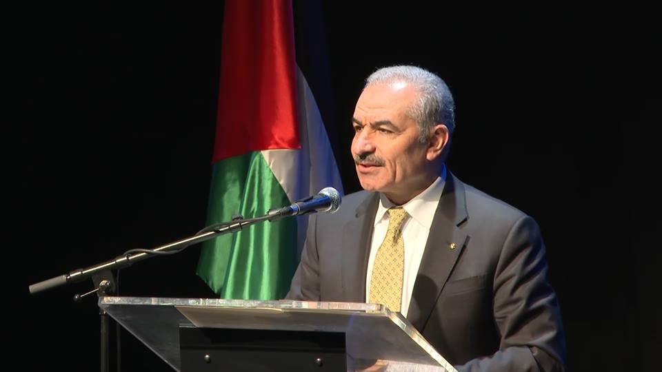 شاهد بالفيديو: هذا ما قاله محمد اشتية عن الشهيد أبو عمار في حفل إحياء ذكراه برام الله