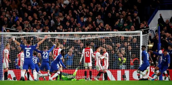 تشيلسي يعود بتعادل مثير أمام أياكس بعد تأخره بأربعة أهداف