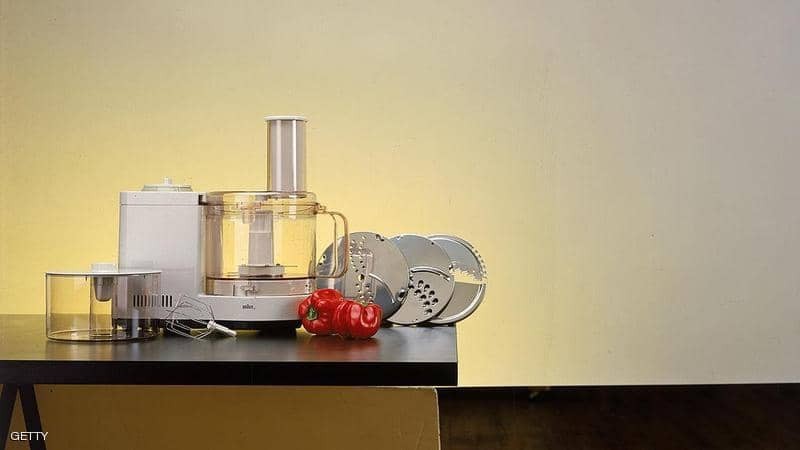 علق وشاحها في "خلاط كهربائي" فوقعت "الكارثة"