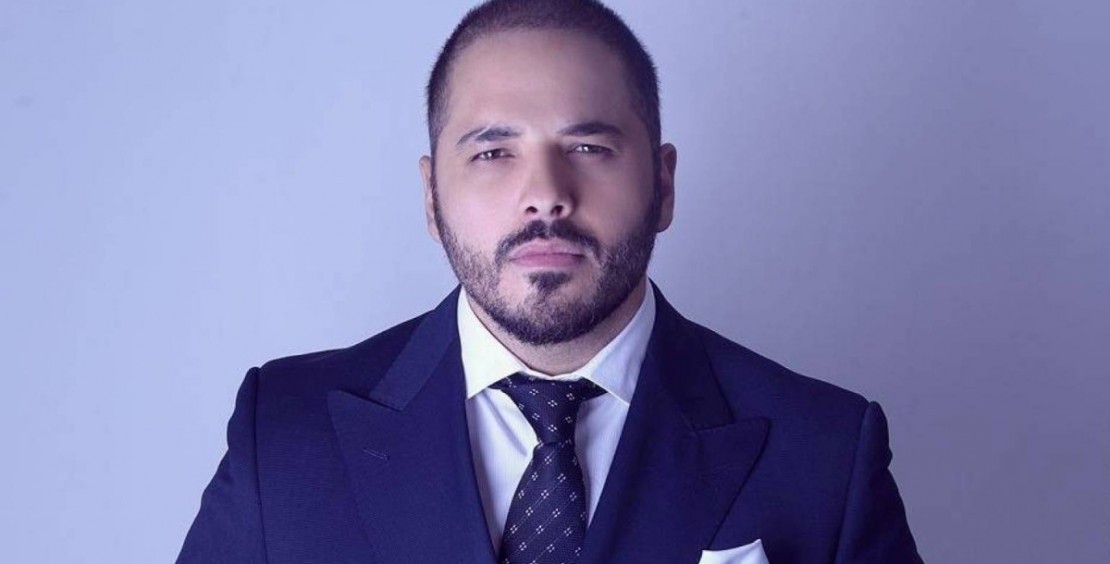 شاهدوا: الفنان اللبناني "رامي عيّاش" يُسعف امرأةً فقدتْ الوعي في مطار بيروت.. !