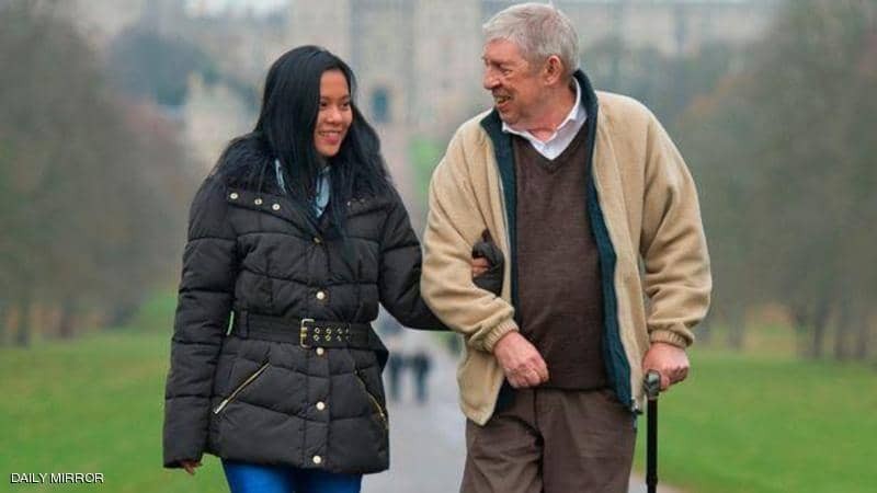 شاهدوا الفيديو: تزوج 8 مرات ثم "خشي" الارتباط بـ"امرأة" تصغره بـ40 عاماً