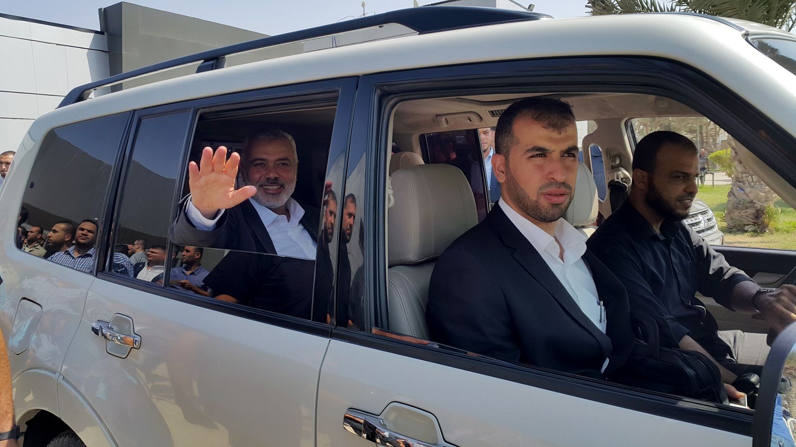 هينة يصل إلى العاصمة القطرية الدوحة ويلتقي مشعل