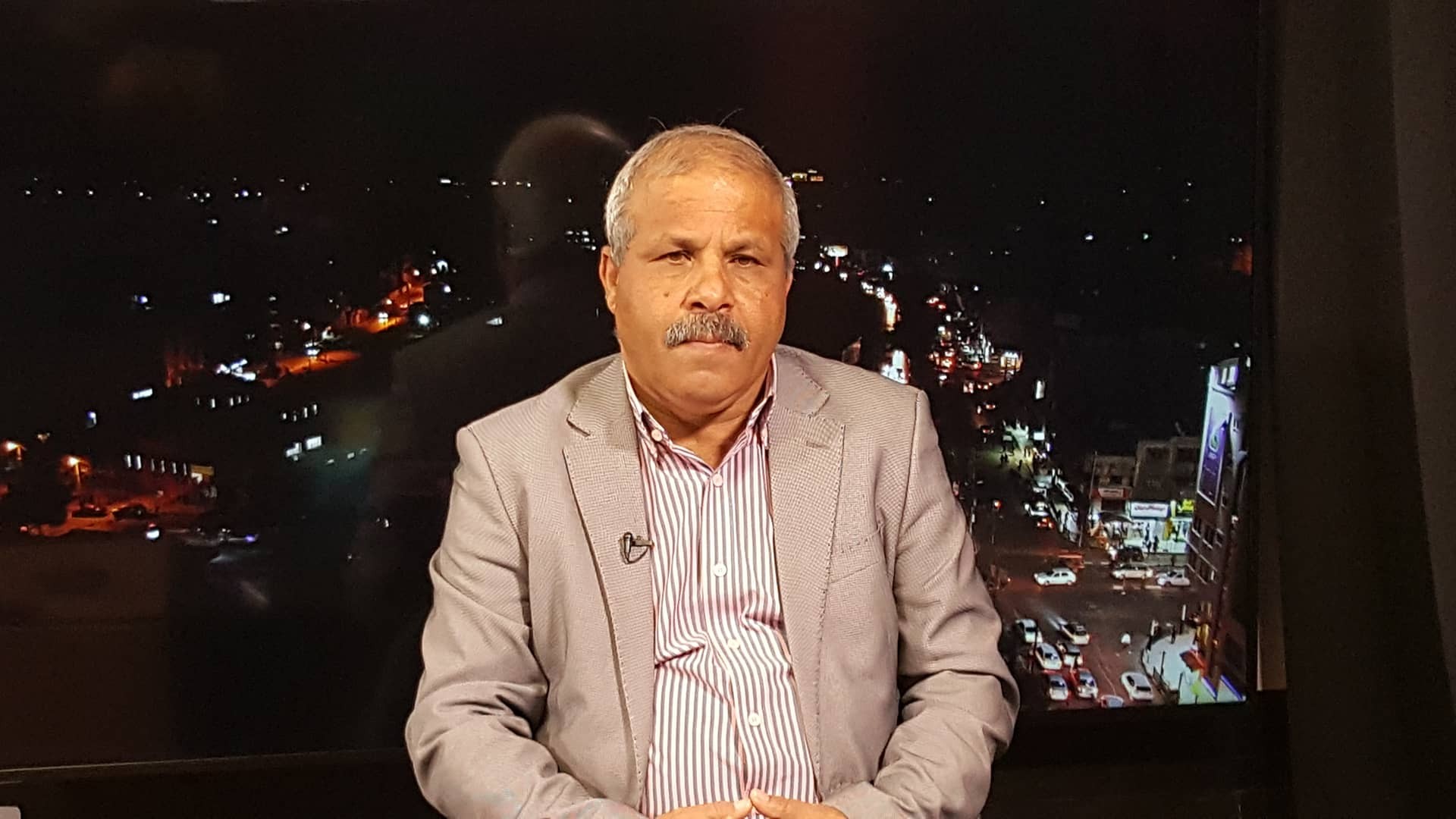 العوض لـ" خبر": تسهيلات غزة طوق نجاة لنتنياهو ومؤشر على دخول التفاهمات حيز التنفيذ