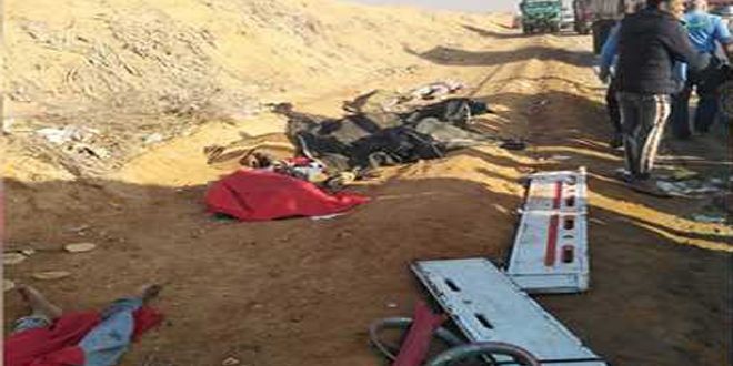 مصرع 12 شخصًا إثر حادث تصادم مركبتين شمال القاهرة