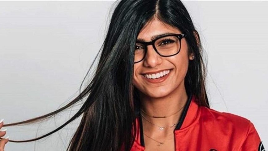 بالفيديو: النجمة "ميا خليفة" تدخل القفص الذهبي