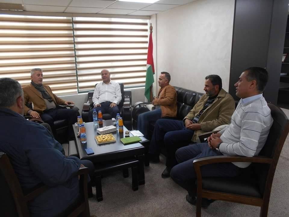 أبو هولي يلتقي وزير الحكم المحلي لبحث هذا الأمر!