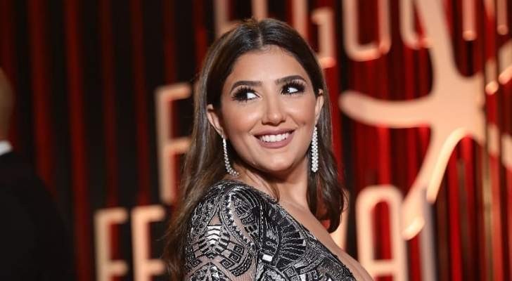 بالصور: النجمة "مى عمر" تخرج عن صمتها وتوجه رسالة للجميع: أعد بعدم الرد على الإساءات