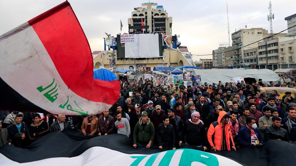 احتجاجات أمام مقر السفارة الأمريكية في بغداد ومحاولات لاقتحامها