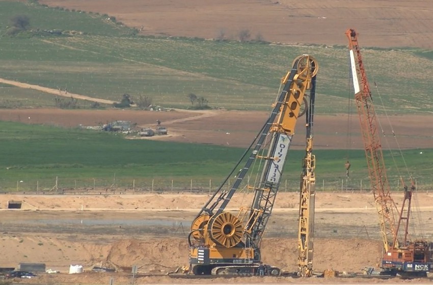 صحيفة عبرية تعلن موعد انتهاء العمل في الجدار الأمني على حدود غزة