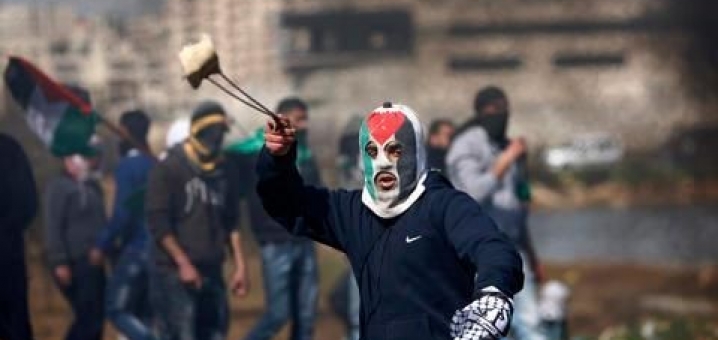 الرابع منذ الصباح : إستشهاد شاب في مواجهات مخيم قلنديا