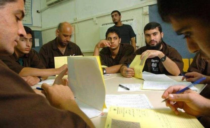 شؤون الأسرى: 1070 أسيرًا يلتحقون ببرنامج التعليم الجامعي