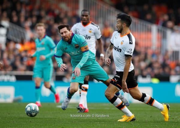 فالنسيا يصعق برشلونة على ملعبه بهدفين نظيفين