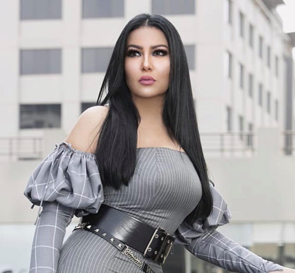بالفيديو والصور: النجمة المصرية "سمية الخشاب" تطرح برومو كليب أغنيتها الجديدة "عربية أنا"