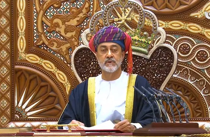 ماذا قال سلطان عمان الجديد في أول كلمة له بعد أداء القسم؟