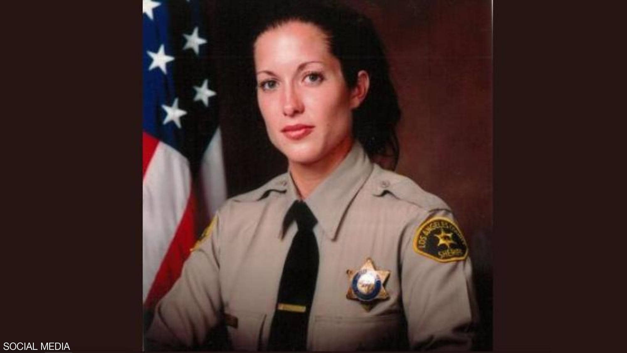 بالصور: بعد ثوان من "العمل النبيل" الشرطية "الحسناء" لقيت مصرعها