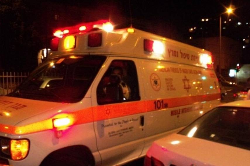 إصابتان إثر حادث تصادم مركبة والقطار الخفيف في حي شعفاط