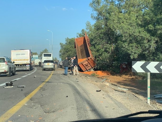 مقتل مستوطنة وإصابة اثنين آخرين بحادث سير في غلاف غزة