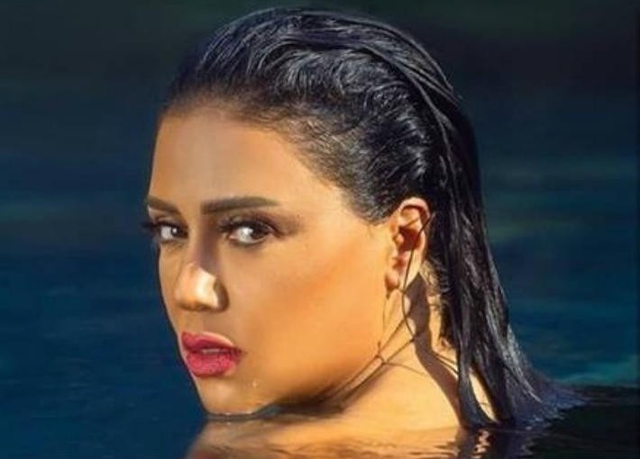 شاهدوا: النجمة المصرية "رانيا يوسف" تستعرض إطلالتها في دبي