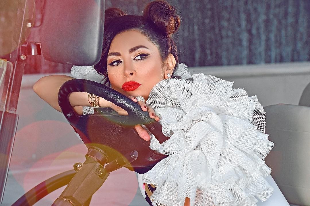 بالصور: الممثلة السورية "ديما بياعة" أخاف على زوجي من الحسد