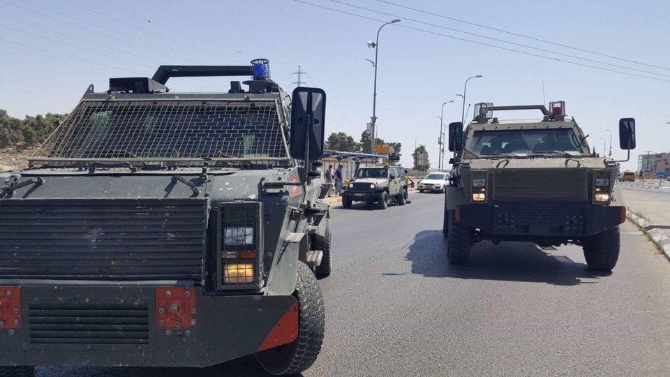 الاحتلال يصيب مواطنًا بزعم محاولة تنفيذ عملية طعن قرب "غوش عتصيون"
