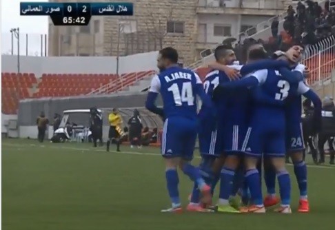 هلال القدس يهزم صور العماني ويقترب من دور المجموعات