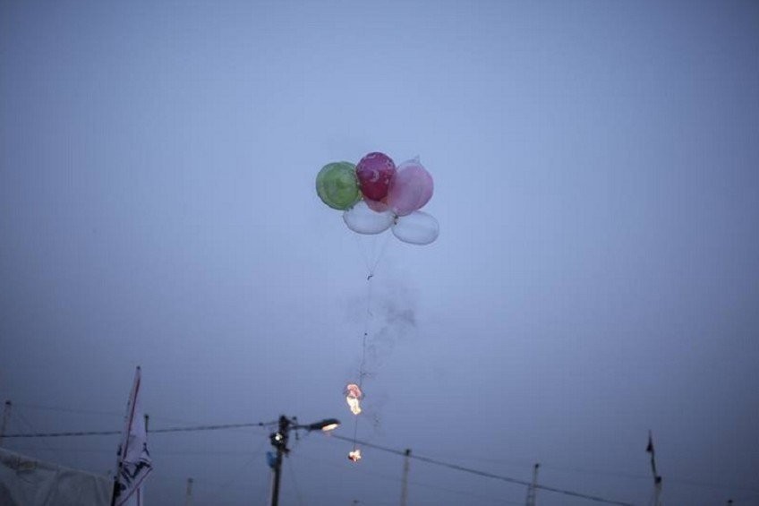 قيادي فلسطيني يكشف: لهذا السبب استأنف الشبان إطلاق البالونات الحارقة من غزّة؟!