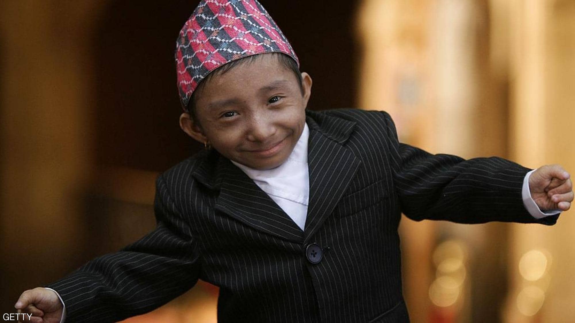 بالفيديو والصور: وفاة أقصر "رجل" في العالم