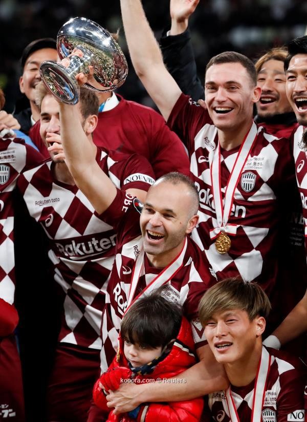 إنييستا يقود فيسيل كوبي الياباني لأول لقب في تاريخه