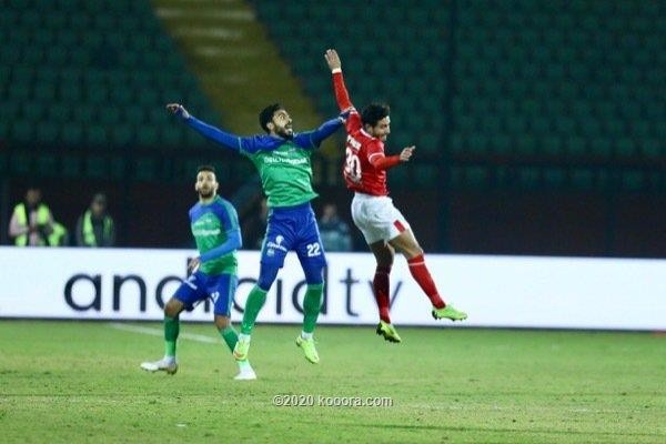الأهلي يتخطى المقاصة في مباراة كلها تشكيك في الحكام