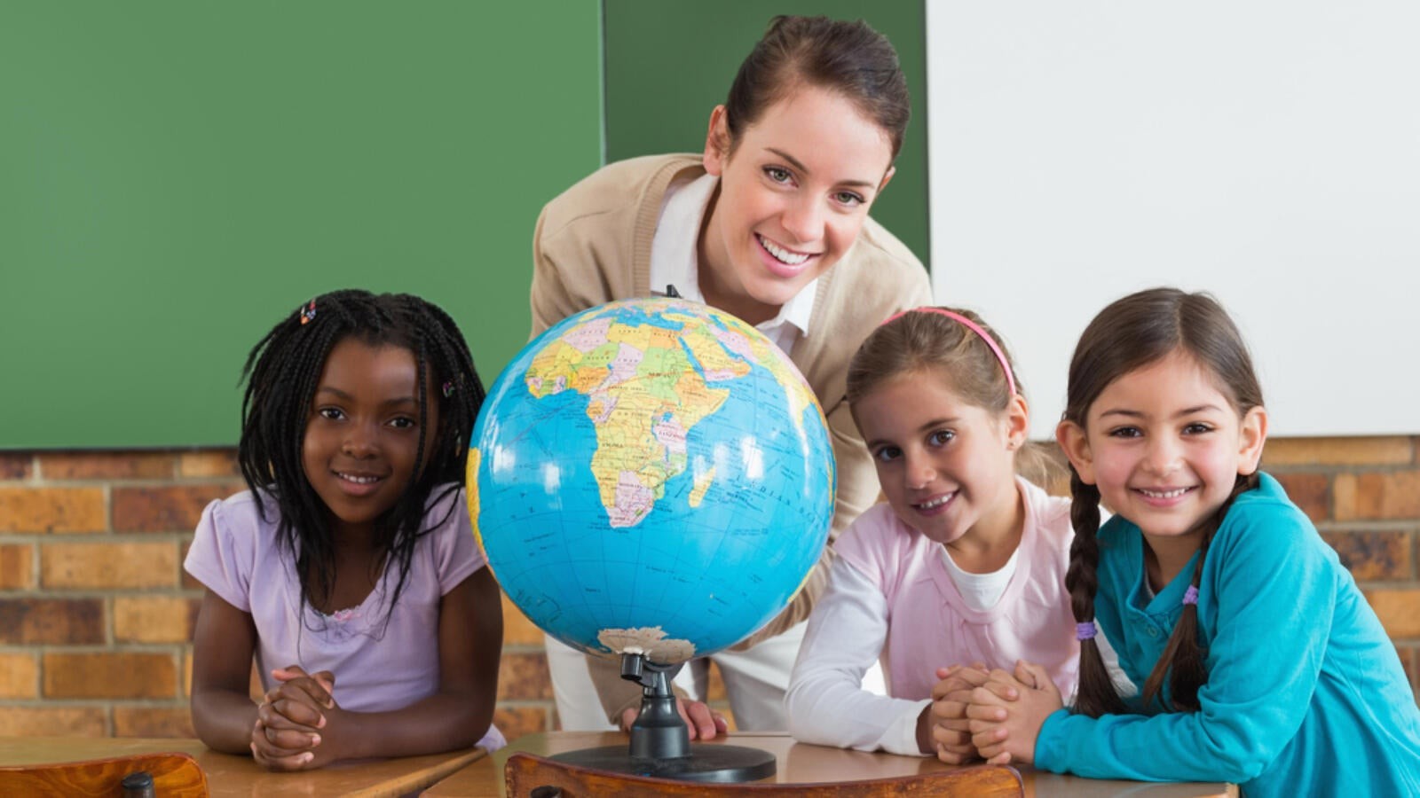 الغالبية العظمى منهم من النساء و الاطفال