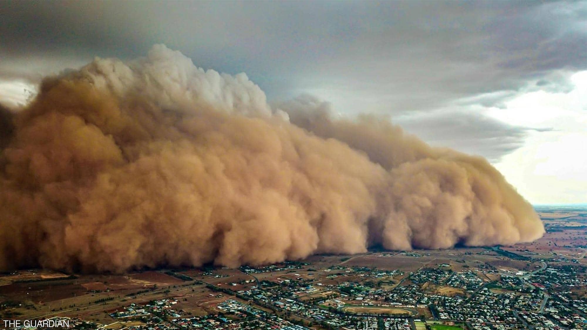 بالصور: بعد الحرائق والأمطار.. "عاصفة ترابية" عملاقة تضرب أستراليا