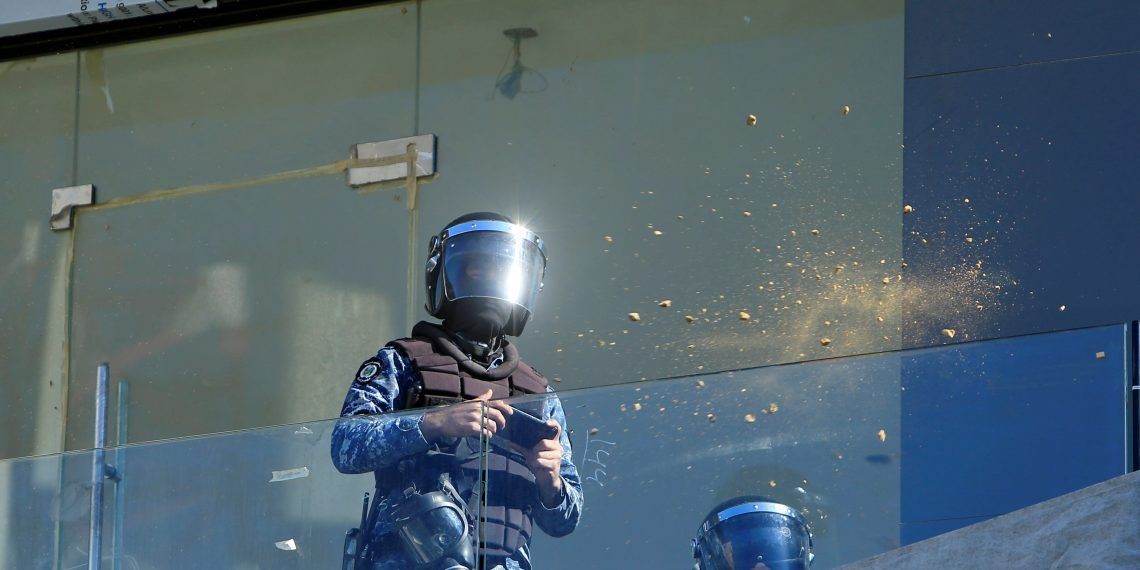 لبنان: مقتل "عسكريّين" خلال زيارة شخص لشقيقه "الموقوف"