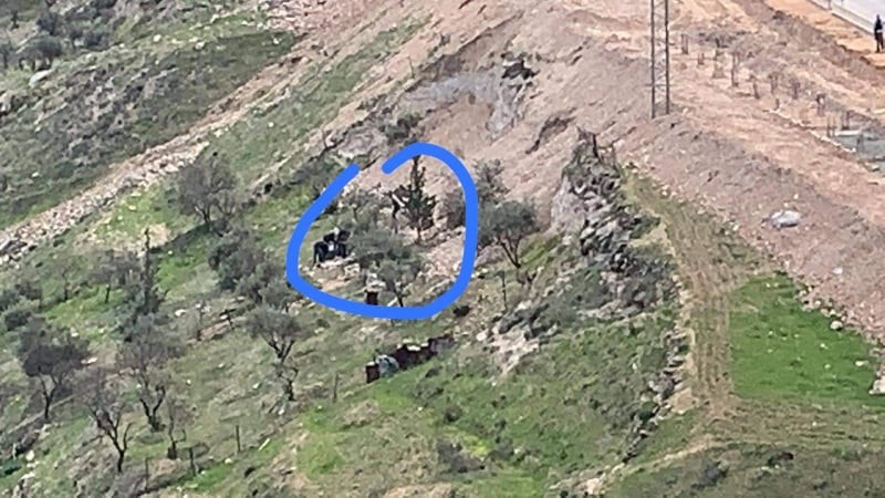 بالفيديو والصور: الاحتلال يزعم العثور على جثة منفذ عملية "دوليف" وبجوارها أسلحة