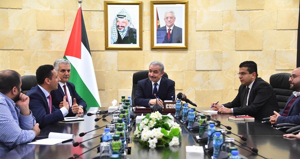 اشتية: الحكومة رصدت 100 مليون دولار لدعم الشباب بمشاريع