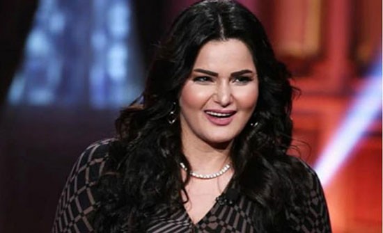 بالفيديو والصور: الفنانة المصرية "سما المصري" في معرض الكتاب بـ" البيجامة النوم"