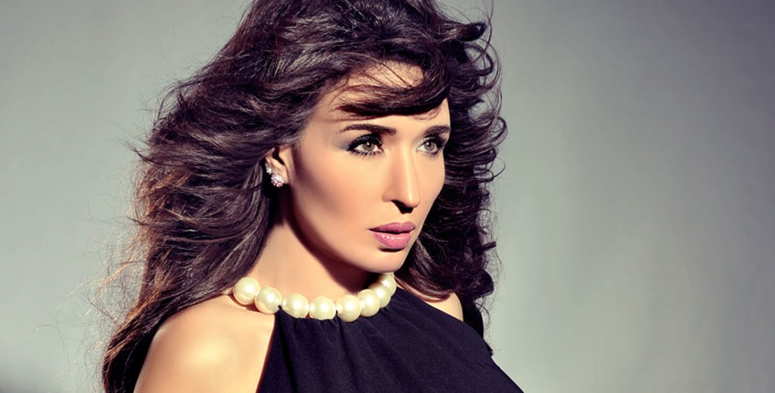 شاهدوا: الفنانة المصرية "دينا " بقيتُ 15 عاما لا أعرف أن أمي حية.. وكنت أبكي مع اليتماء!